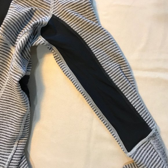 Excellent condition Lululemon Base Runner 1/2 Zip - Picture 8 of 16